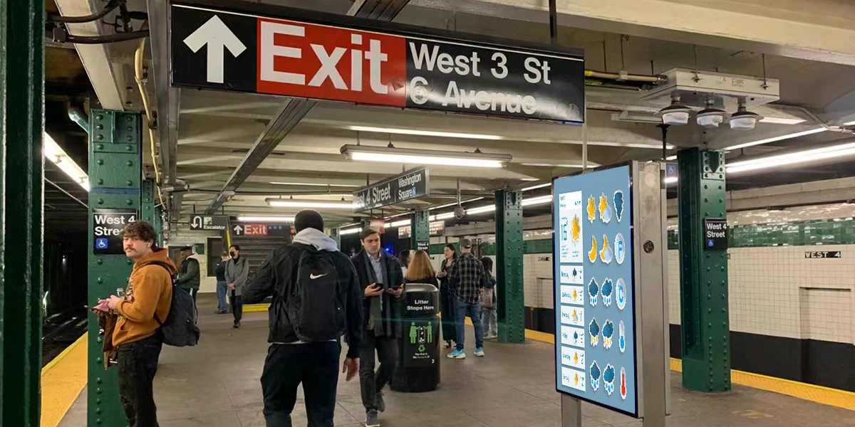 Digital signage display updates weather conditions in public places Digital signage display updates weather conditions in public places