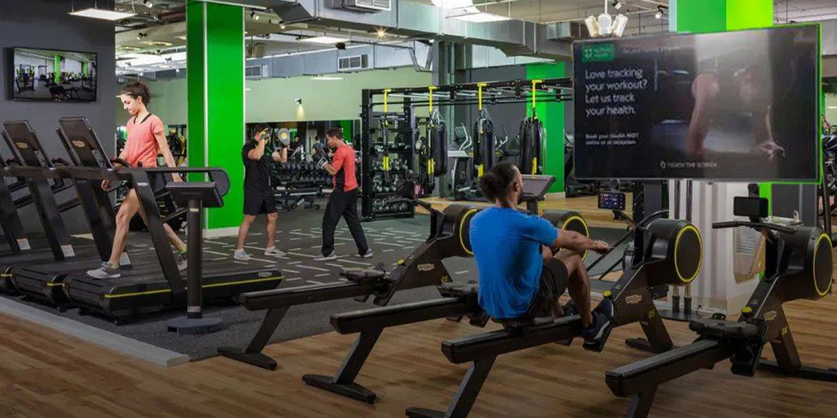 LCD display screens provide guidance and strength to fitness professionals LCD display screens provide guidance and strength to fitness professionals