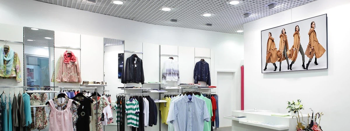 The display of retail digital display in clothing stores is dazzling The display of retail digital display in clothing stores is dazzling