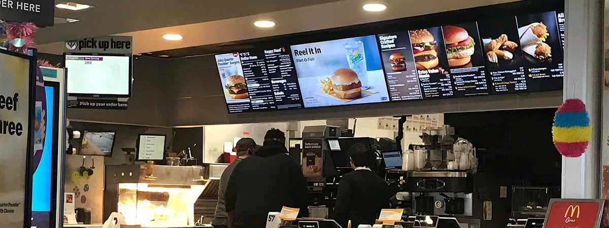 Digital restaurant signage brings better experience to customers in 24-hour fast food restaurants Digital restaurant signage brings better experience to customers in 24-hour fast food restaurants